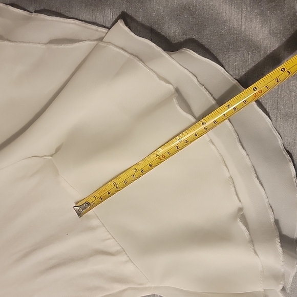 White top with bell sleeves - Picture 9 of 10